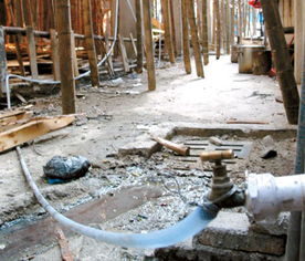 堅決查處搶建工地偷水施工 規(guī)范建筑勞務(wù)分包行為